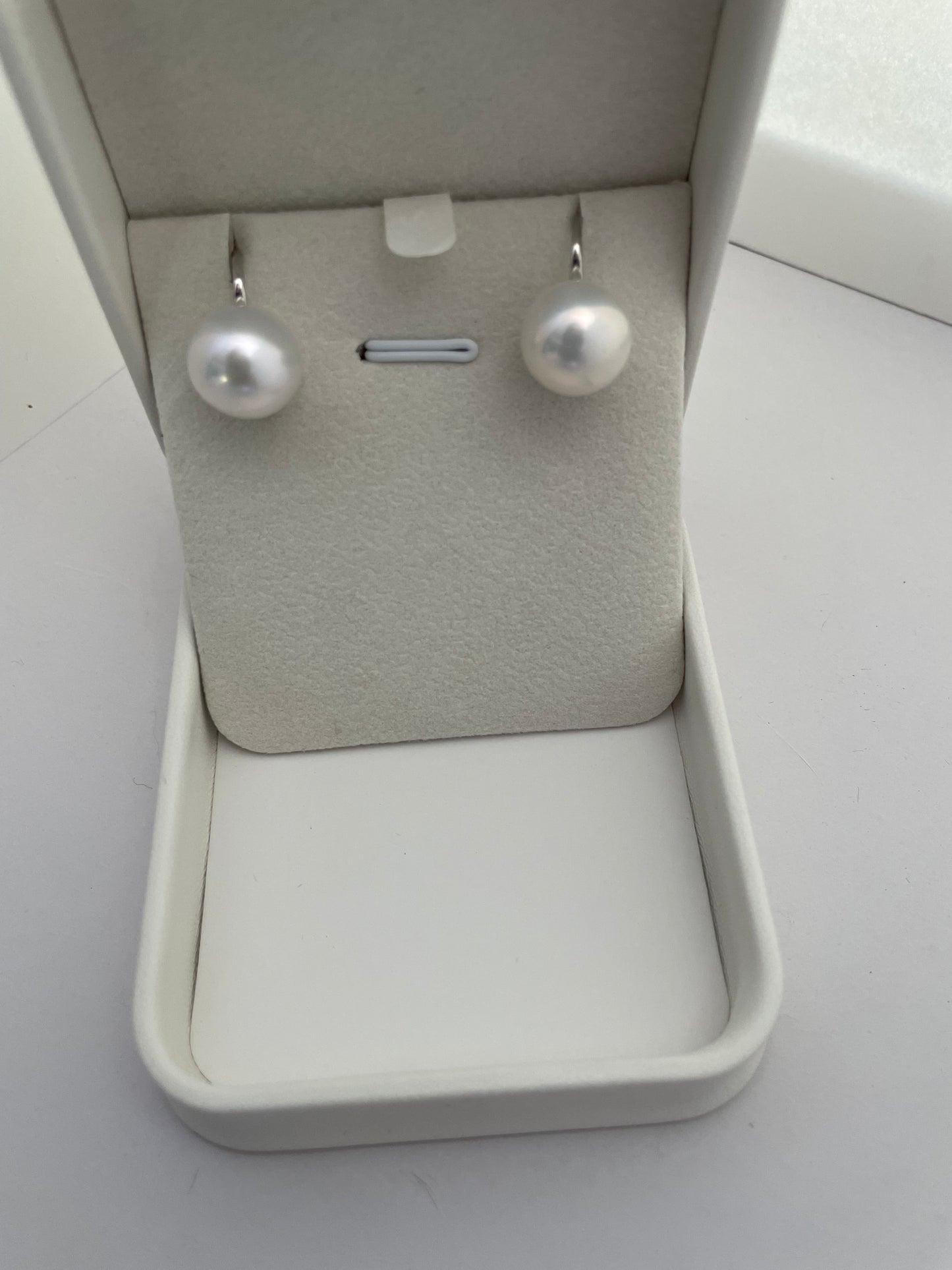 Premium Luster Pearl Hook Earrings – Timeless Elegance