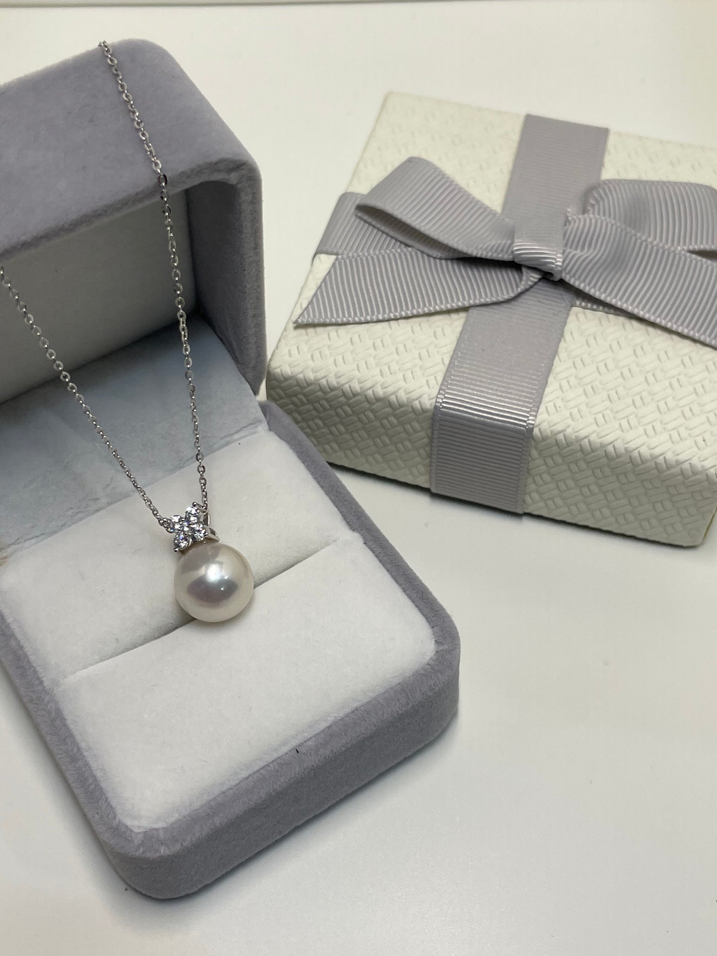 Classic Flower Petal Spark Pearl Earrings and Necklace Set