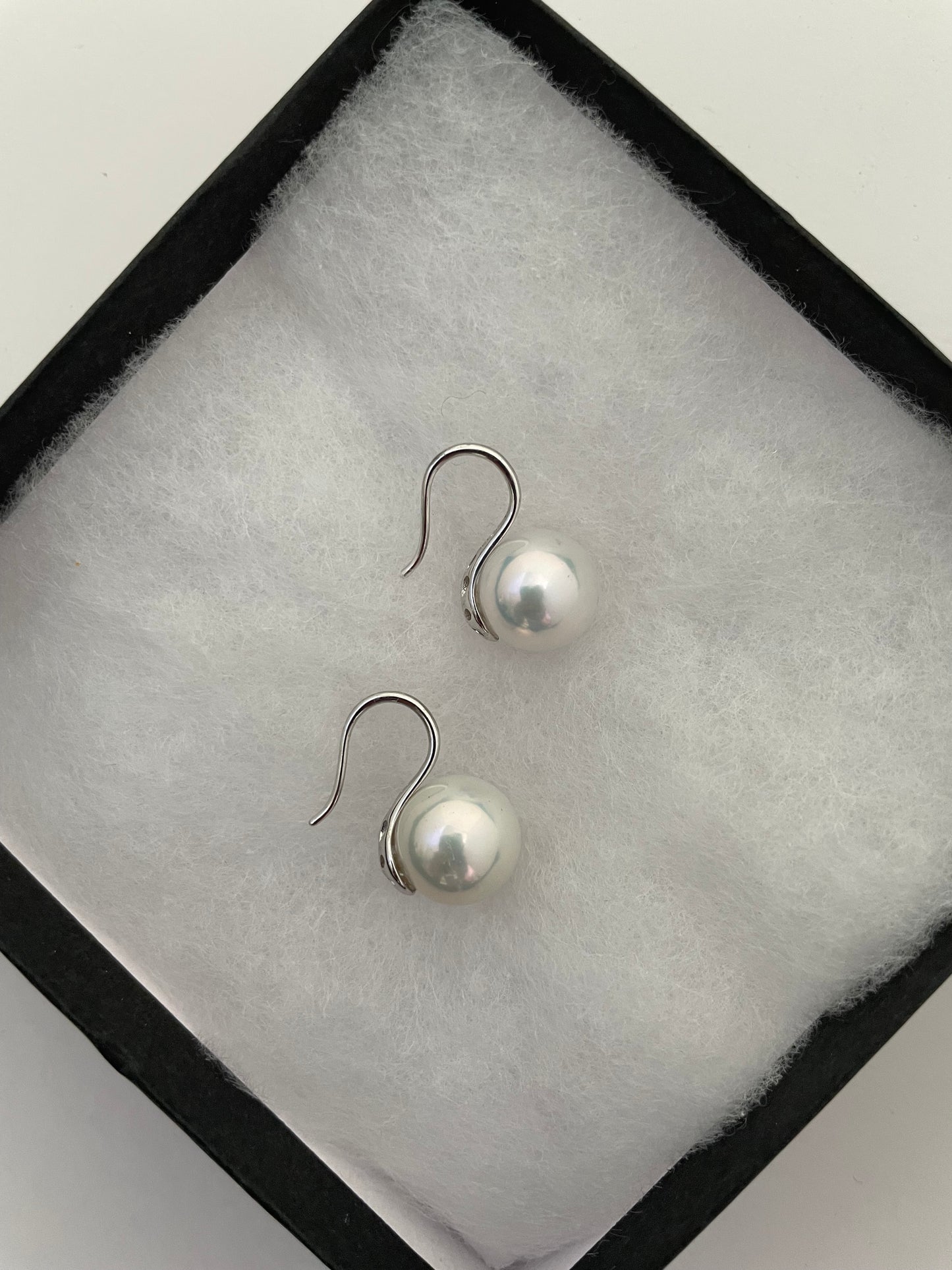 Premium Luster Pearl Hook Earrings – Timeless Elegance