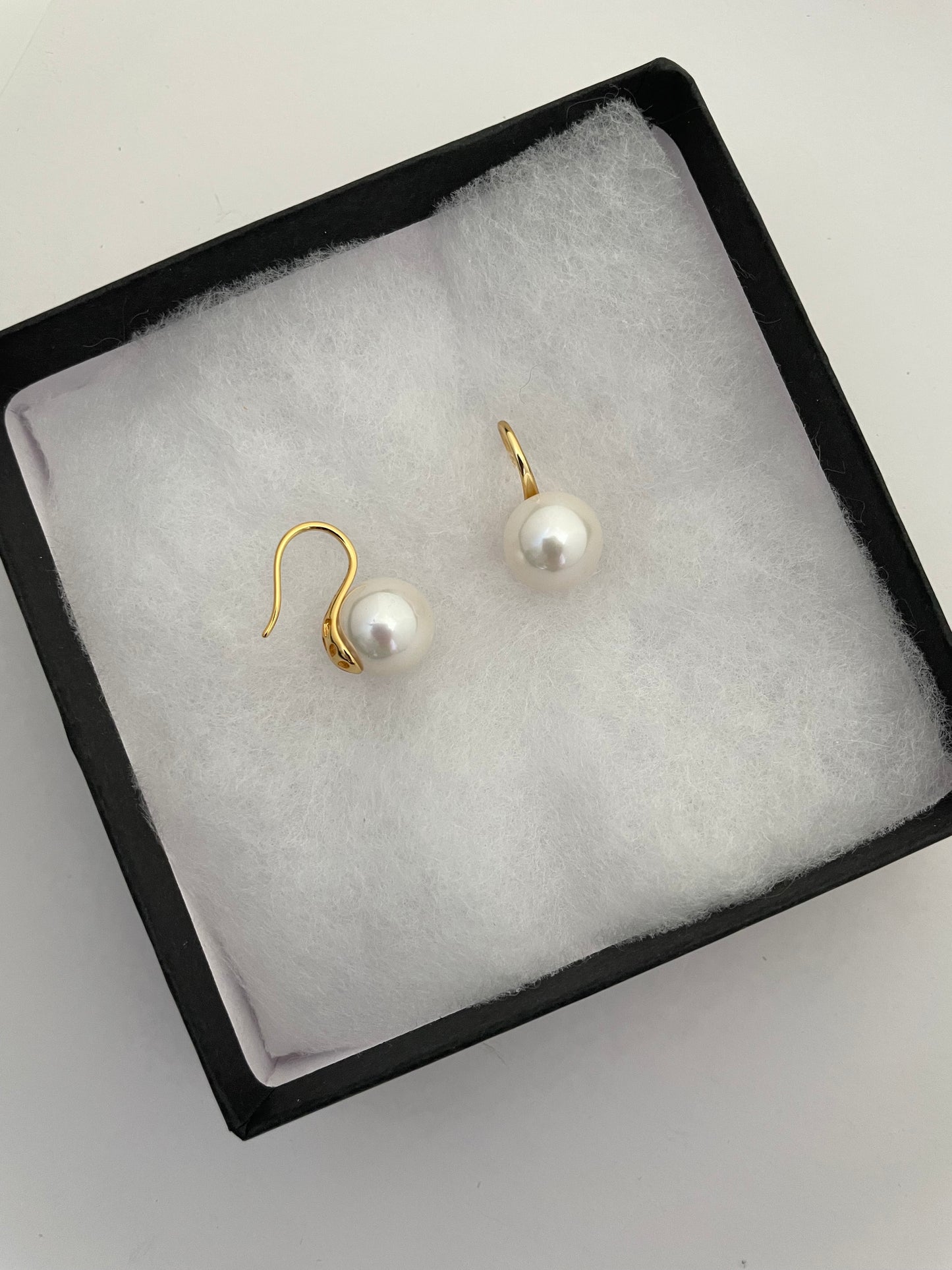 Premium Luster Pearl Hook Earrings – Timeless Elegance