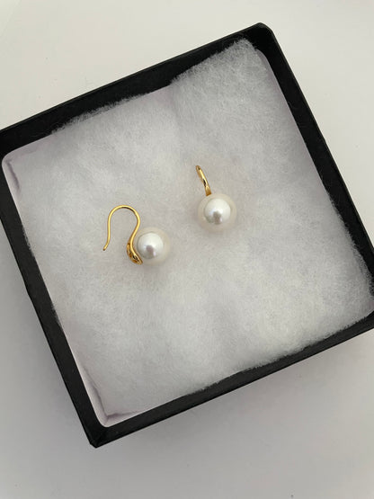 Premium Luster Pearl Hook Earrings – Timeless Elegance