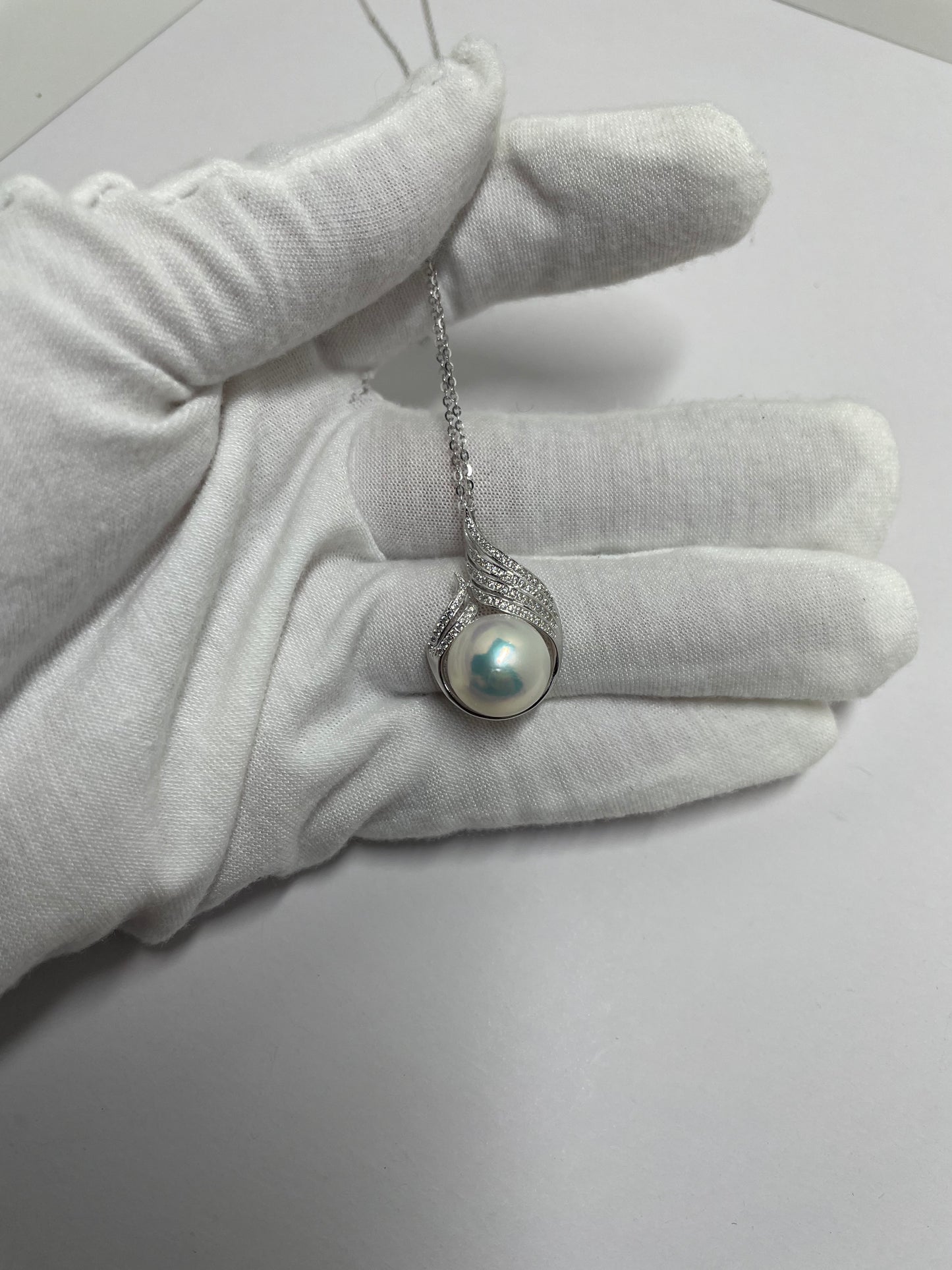 Dew on a Leaf Glowing Pearl Pendant