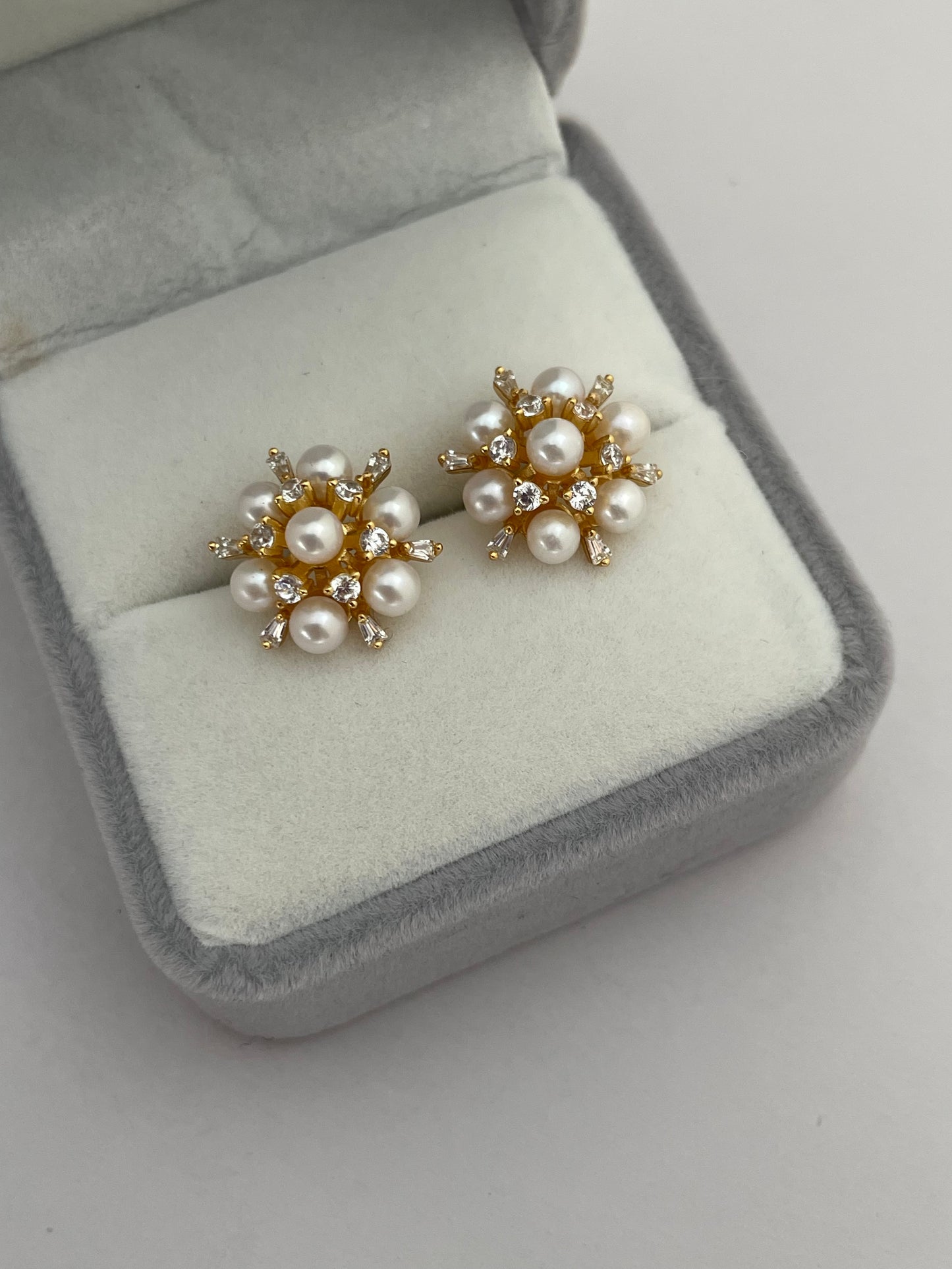 Snowflake Pearl Cluster Stud Earrings 3-4mm