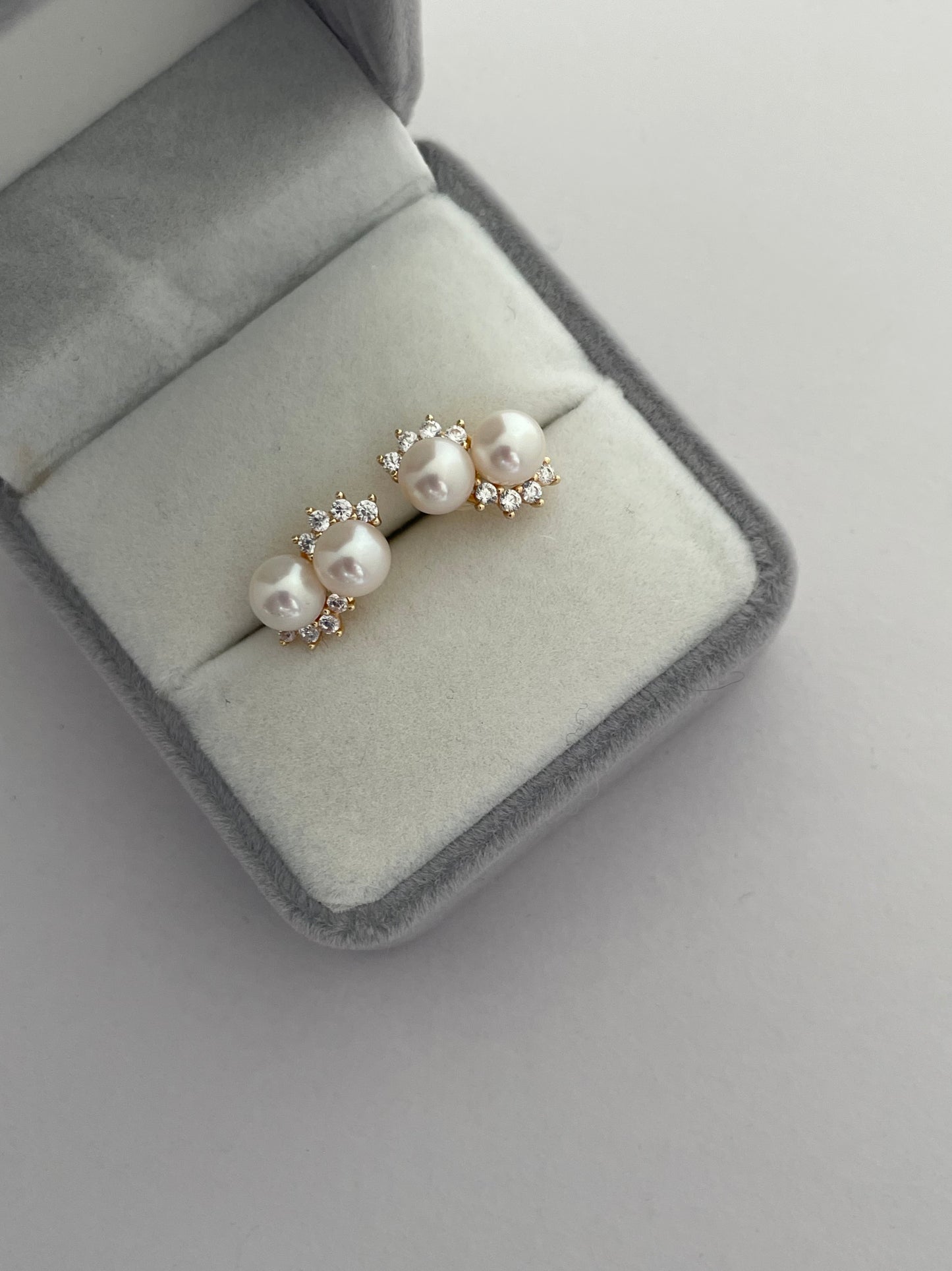 Romantic Wave Pearl Earrings