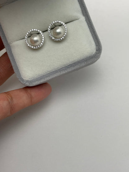 Moonlight Stud Earrings 6-7mm Top Luster