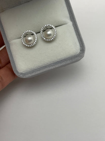 Moonlight Stud Earrings 6-7mm Top Luster