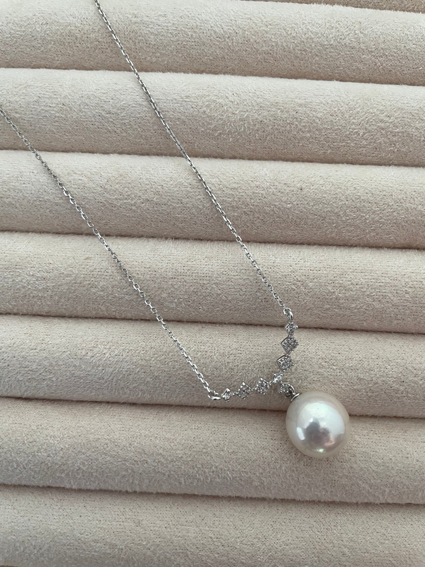 A Drop of Dew Lustrous Pink Tone Freshwater Pearl Necklace 12-13mm