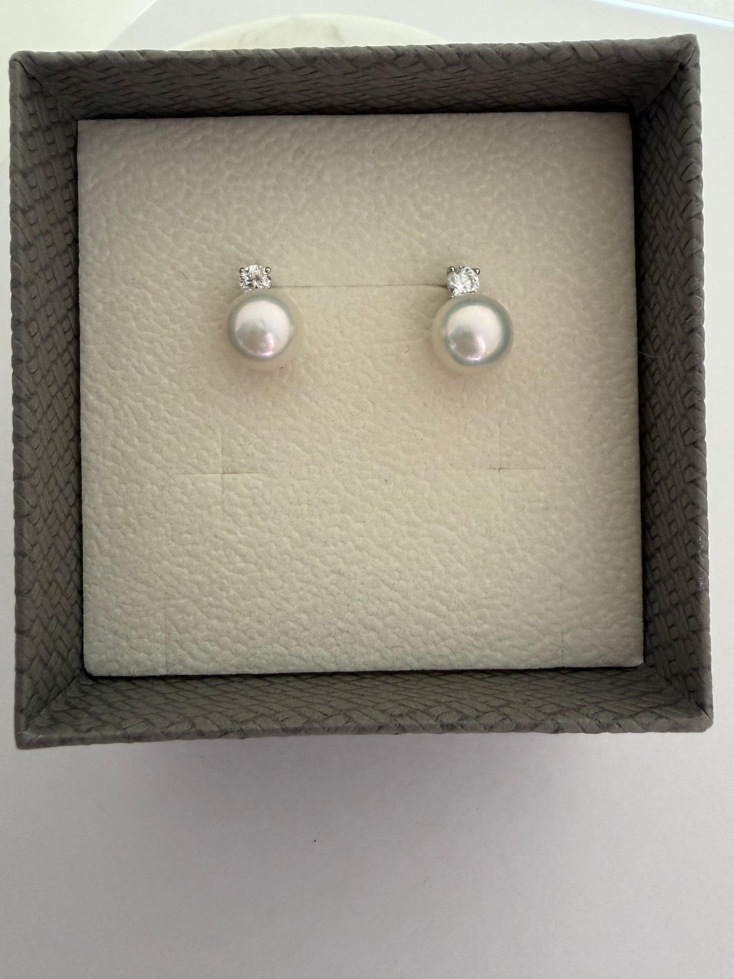 Princess Style Shining Stud Pearl Earrings of Strong Luster