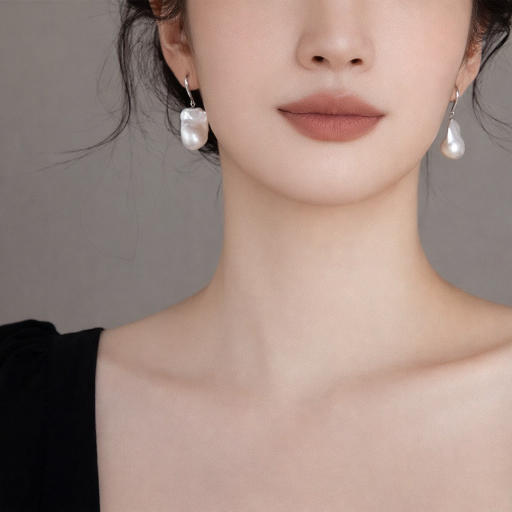 Classic Fish Hood with Barque Pearl Earring