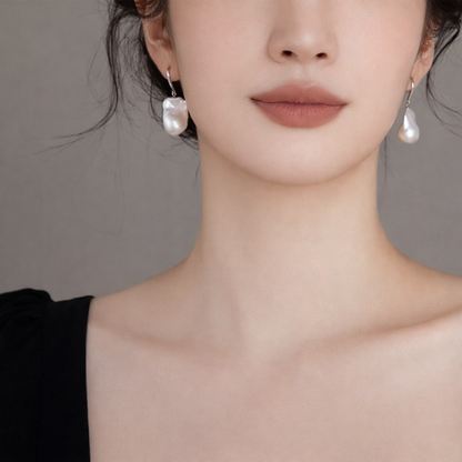 Classic Fish Hood with Barque Pearl Earring