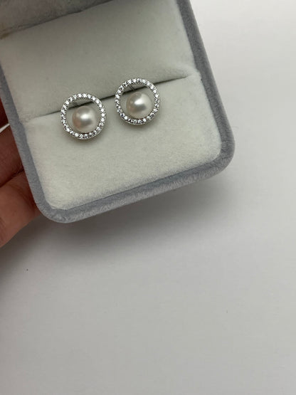 Moonlight Stud Earrings 6-7mm Top Luster