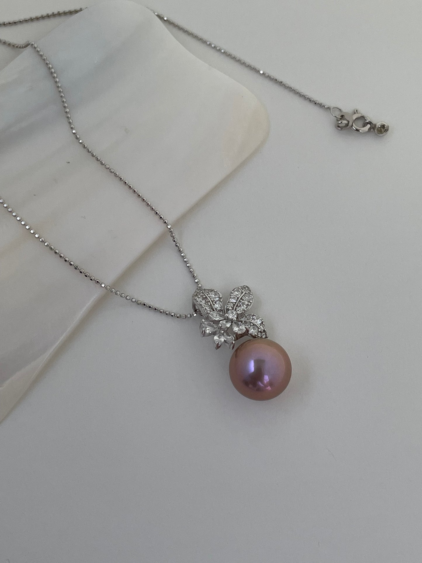 Iris Bloom Mirror-Luster Pearl Pendant Necklace