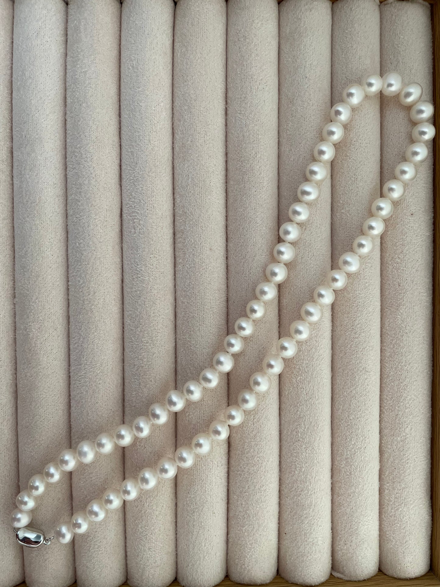 Classic Neckline Glow Pearl Strand Necklace