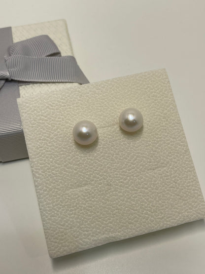 Great Luster Classic Cultured Freshwater Stud Earrings in 925 Silver