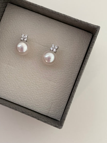 Classic Flower Petal Spark Pearl Earrings and Necklace Set