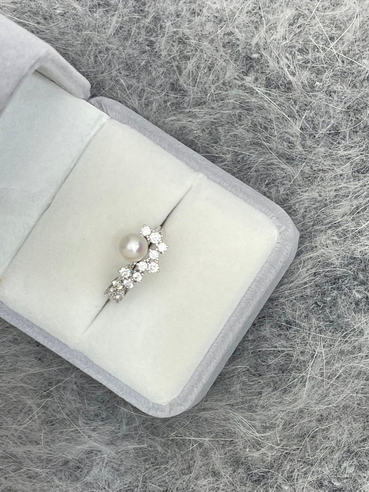 Starry River 6-7mm Lustrous Pearl Ring