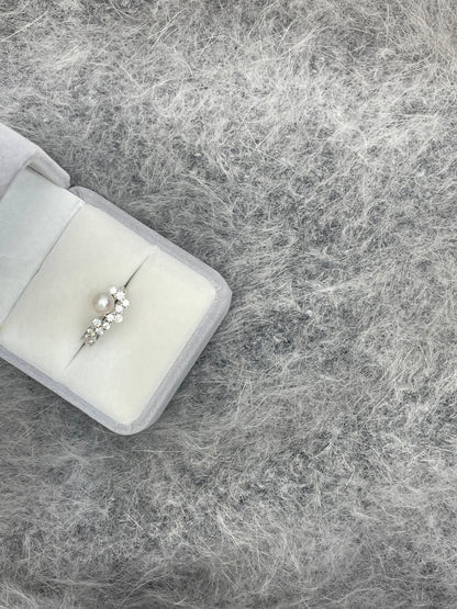Starry River 6-7mm Lustrous Pearl Ring