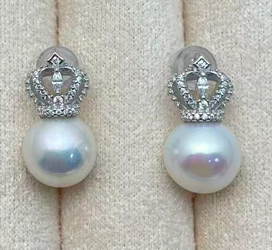 Keep Your Crown Up Lustrous Pearl Earrings in 925 Silver
