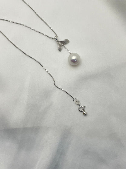 A Whale in Ocean Pearl Pendant