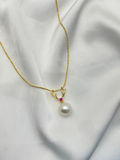 Whisper of the Forest – Pearl Antler Necklace