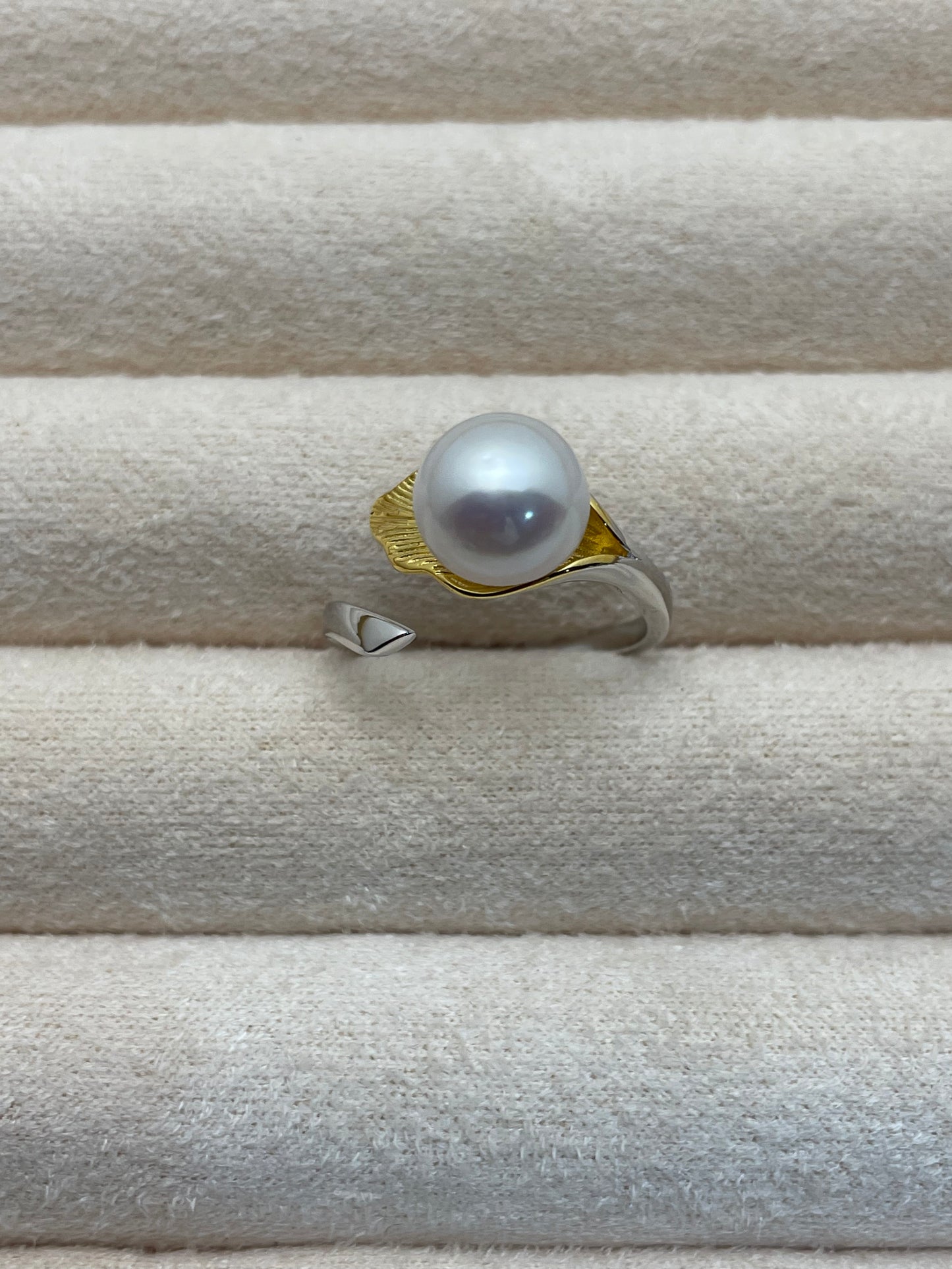 A Leaf Falling in My Hand Strong Luster 9-10mm Freshwater Pearl with Adjustable Ring
