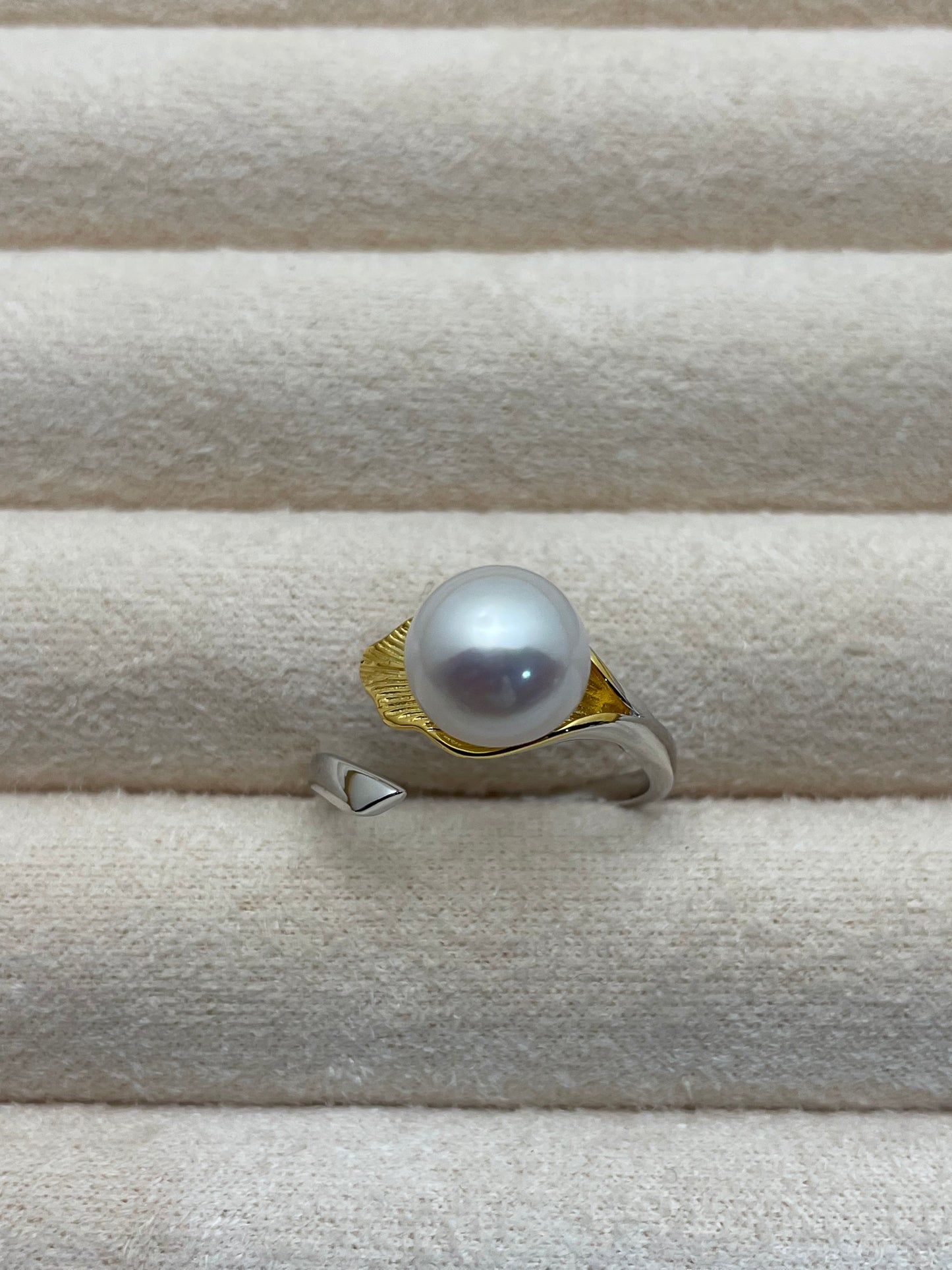 A Leaf Falling in My Hand Strong Luster 9-10mm Freshwater Pearl with Adjustable Ring