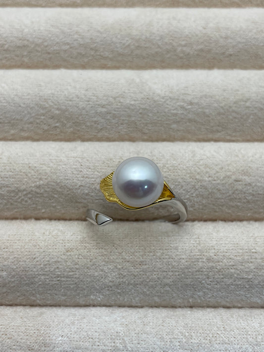 A Leaf Falling in My Hand Strong Luster 9-10mm Freshwater Pearl with Adjustable Ring
