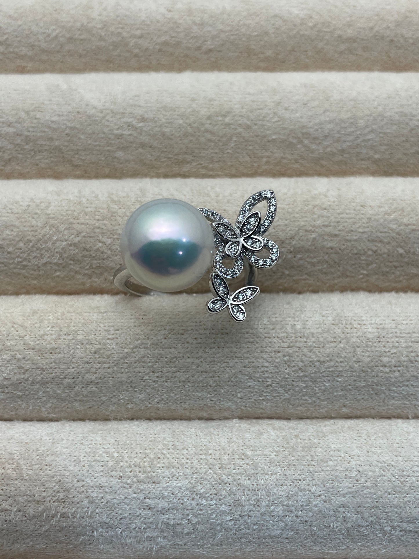 Strong Luster 11-12 mm Freshwater Pearl in Classic Butterfly Design with Adjustable Ring