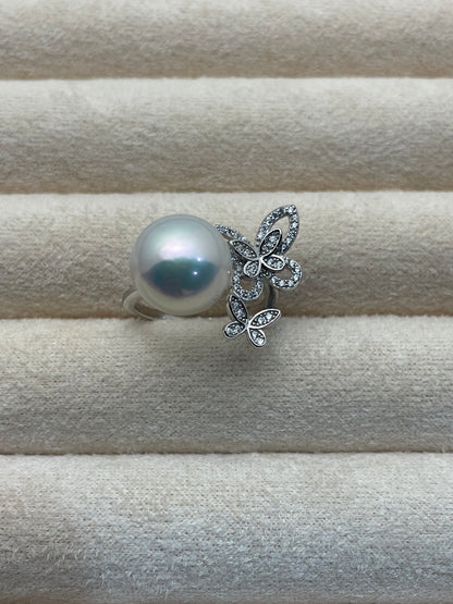 Strong Luster 11-12 mm Freshwater Pearl in Classic Butterfly Design with Adjustable Ring