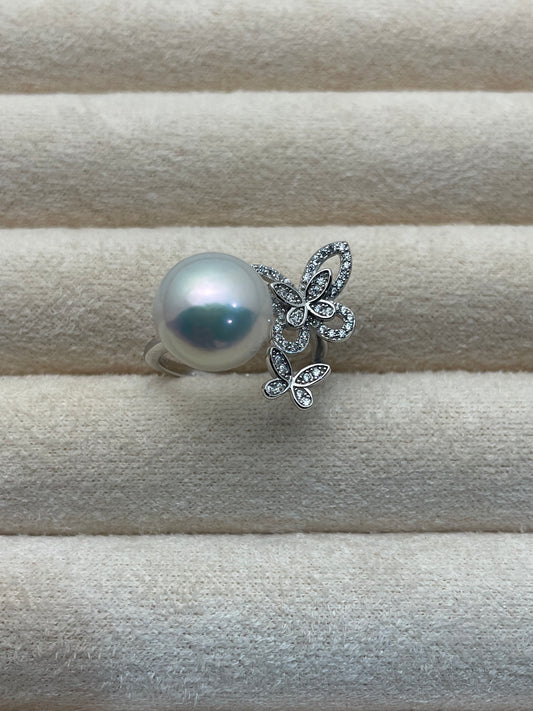 Strong Luster 11-12 mm Freshwater Pearl in Classic Butterfly Design with Adjustable Ring