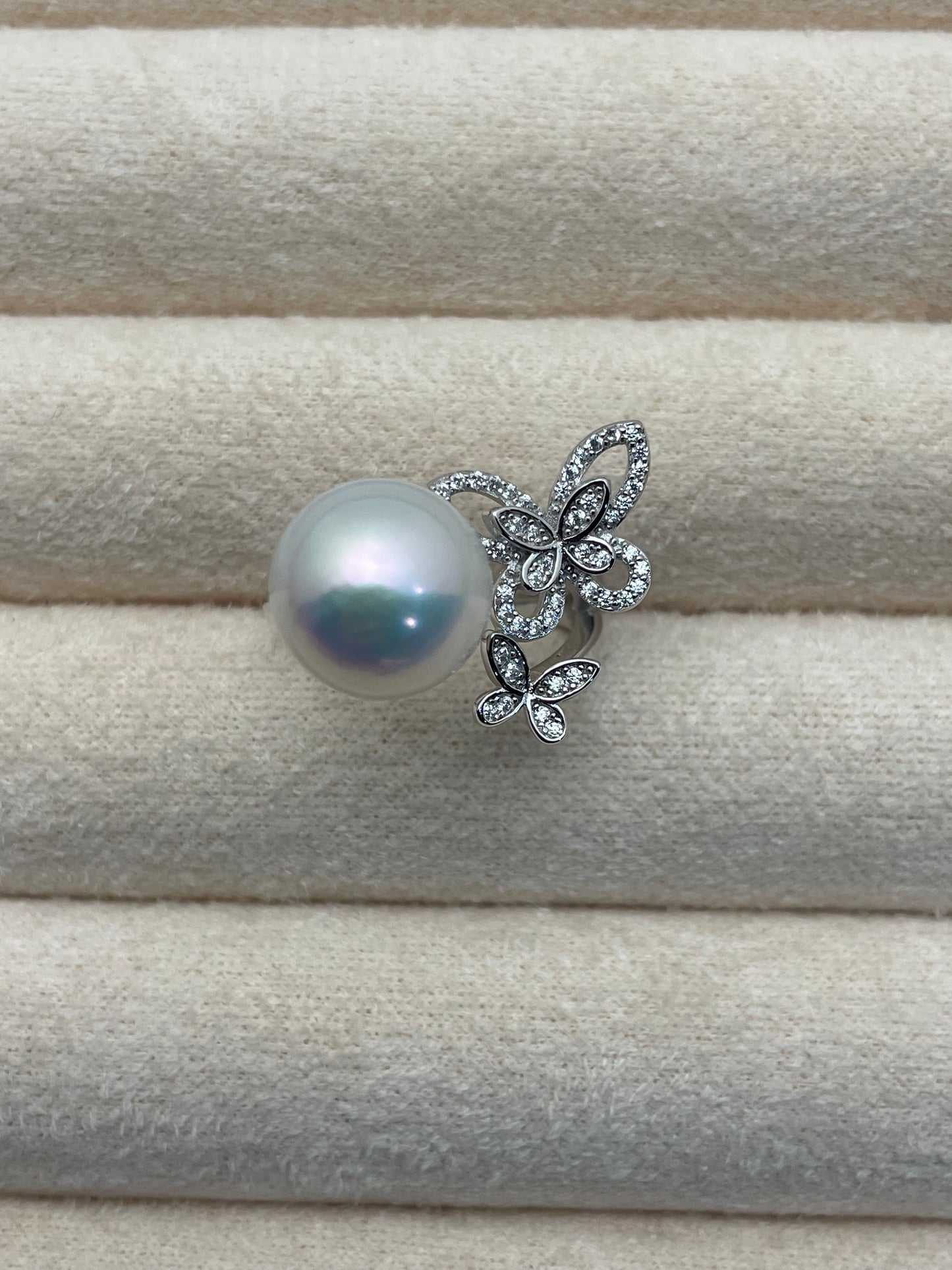 Strong Luster 11-12 mm Freshwater Pearl in Classic Butterfly Design with Adjustable Ring
