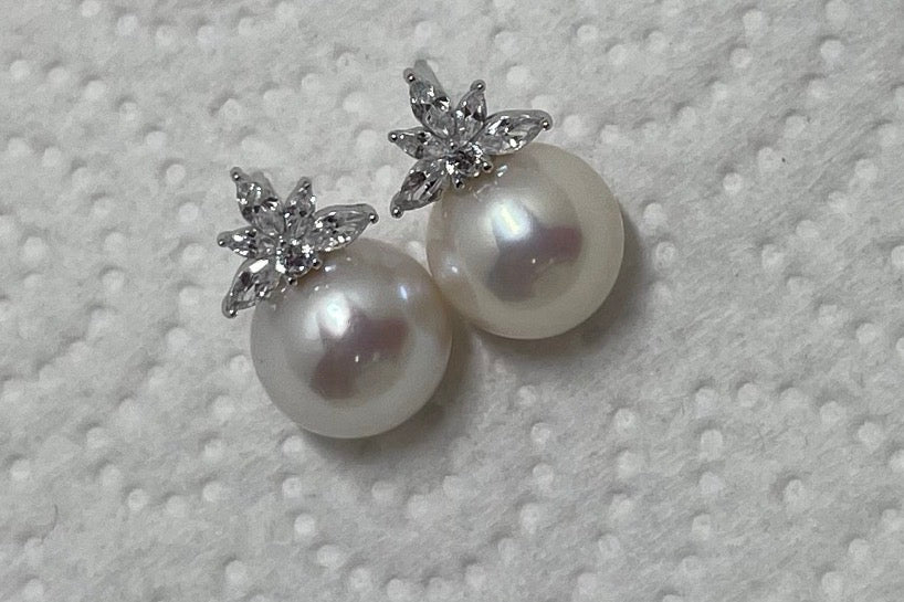 Pearls Beneath the Stars Earrings in 925 Silver
