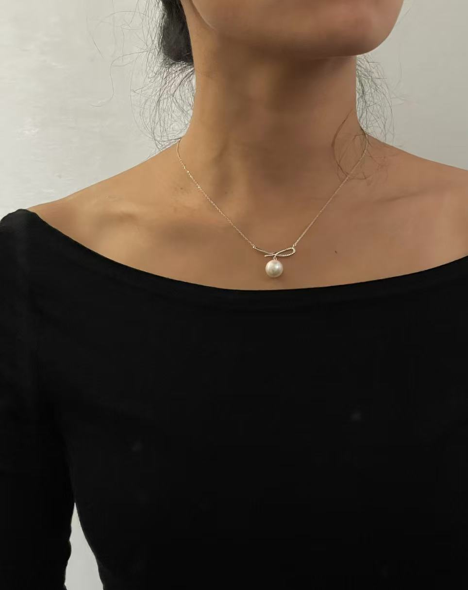 Darling Bow Drop Pearl in 925 Silver