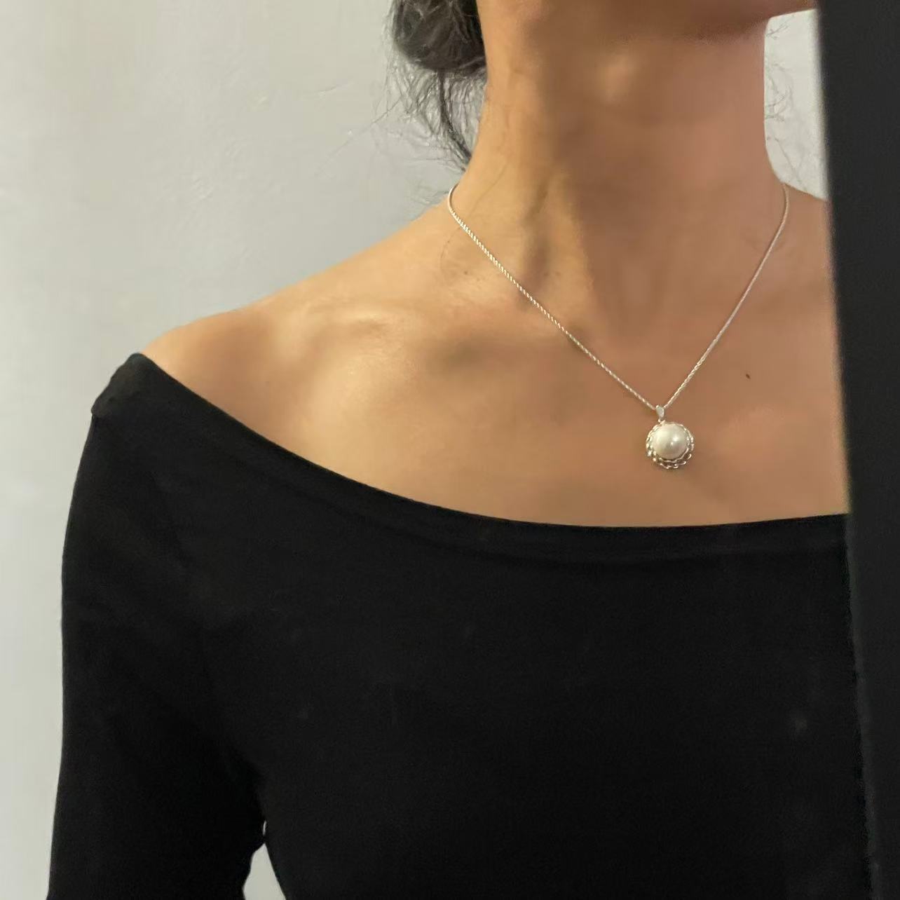 Twist of Light Pearl Silver/Golden Necklace