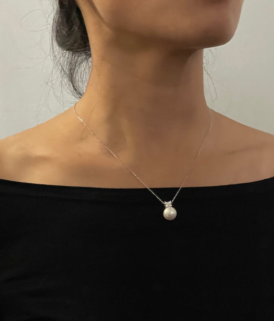 Classic Flower Petal Spark Pearl Earrings and Necklace Set