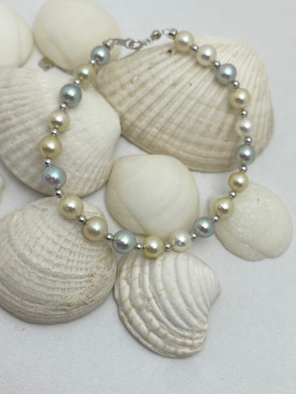 Japanese Akoya Pearl White Gray Golden Bracelet in 18K Gold