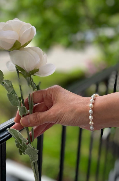 Japanese Akoya Pearl White Gray Golden Bracelet in 18K Gold