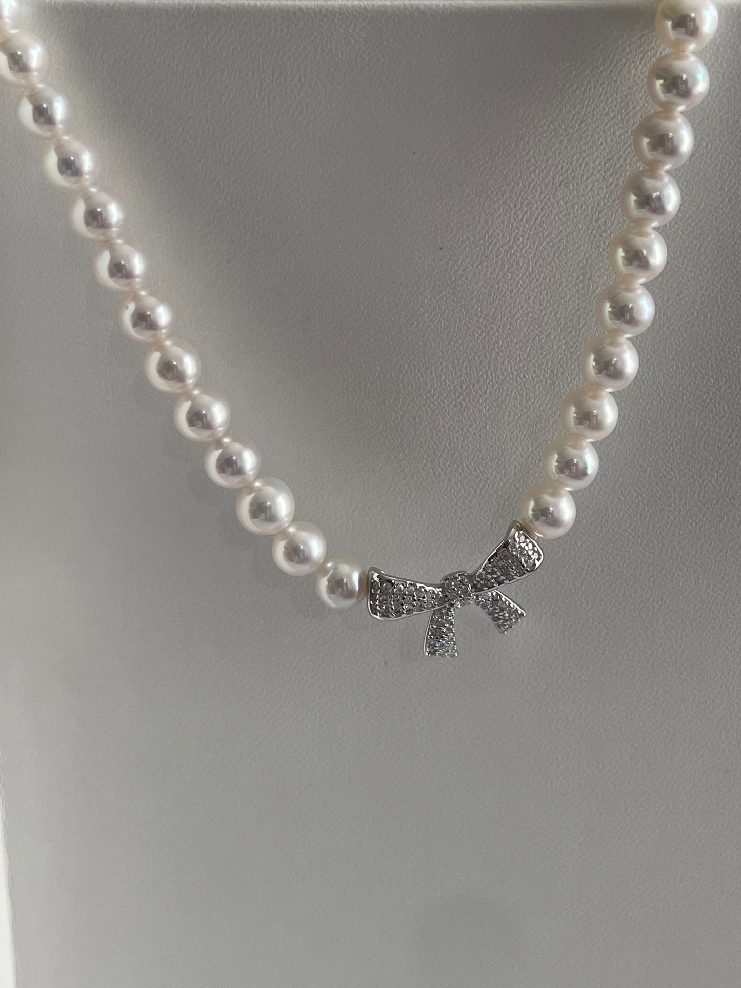 Natural Beauty Bowtie Elegance Freshwater Pearl Necklace