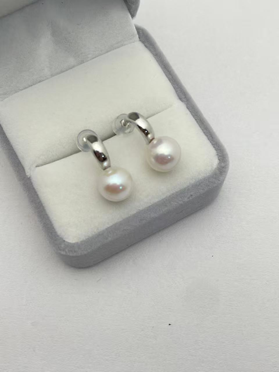 Classic Hooks Pearl Earrings in 925 Silver