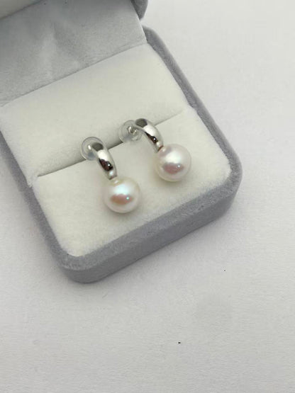Classic Hooks Pearl Earrings in 925 Silver