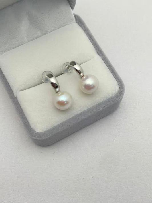 Classic Hooks Pearl Earrings in 925 Silver