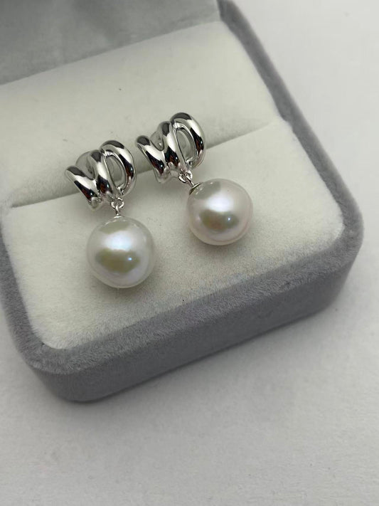 Luminous Pretzel Stud Earrings 925 Silver