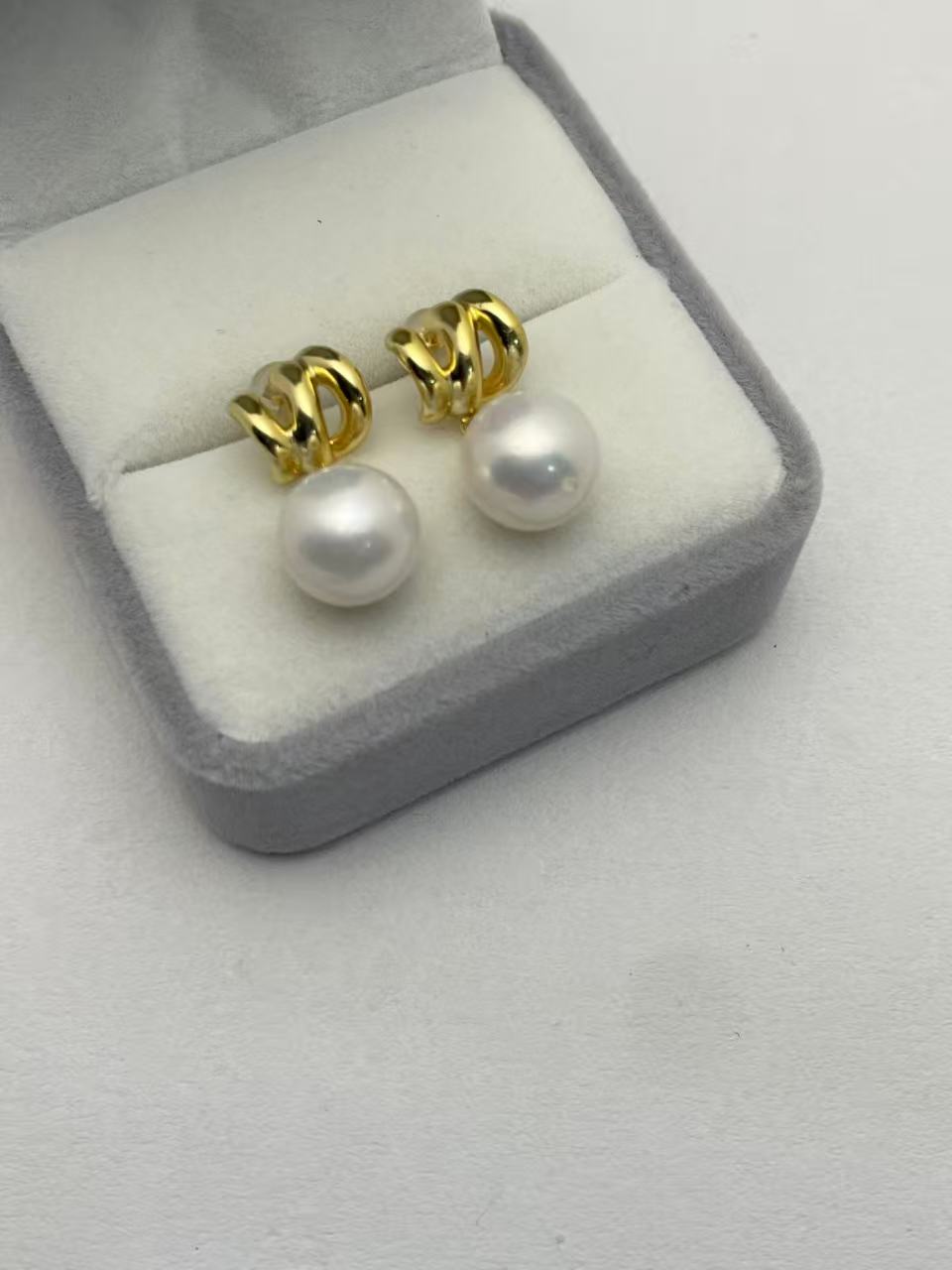 Luminous Pretzel Stud Earrings 925 Silver