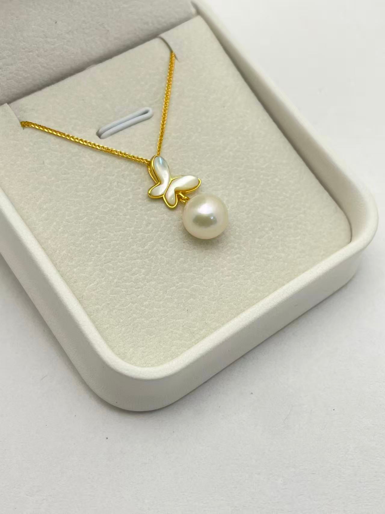 Fluttering Pearl Butterfly Pendant Necklace in 925 Silver