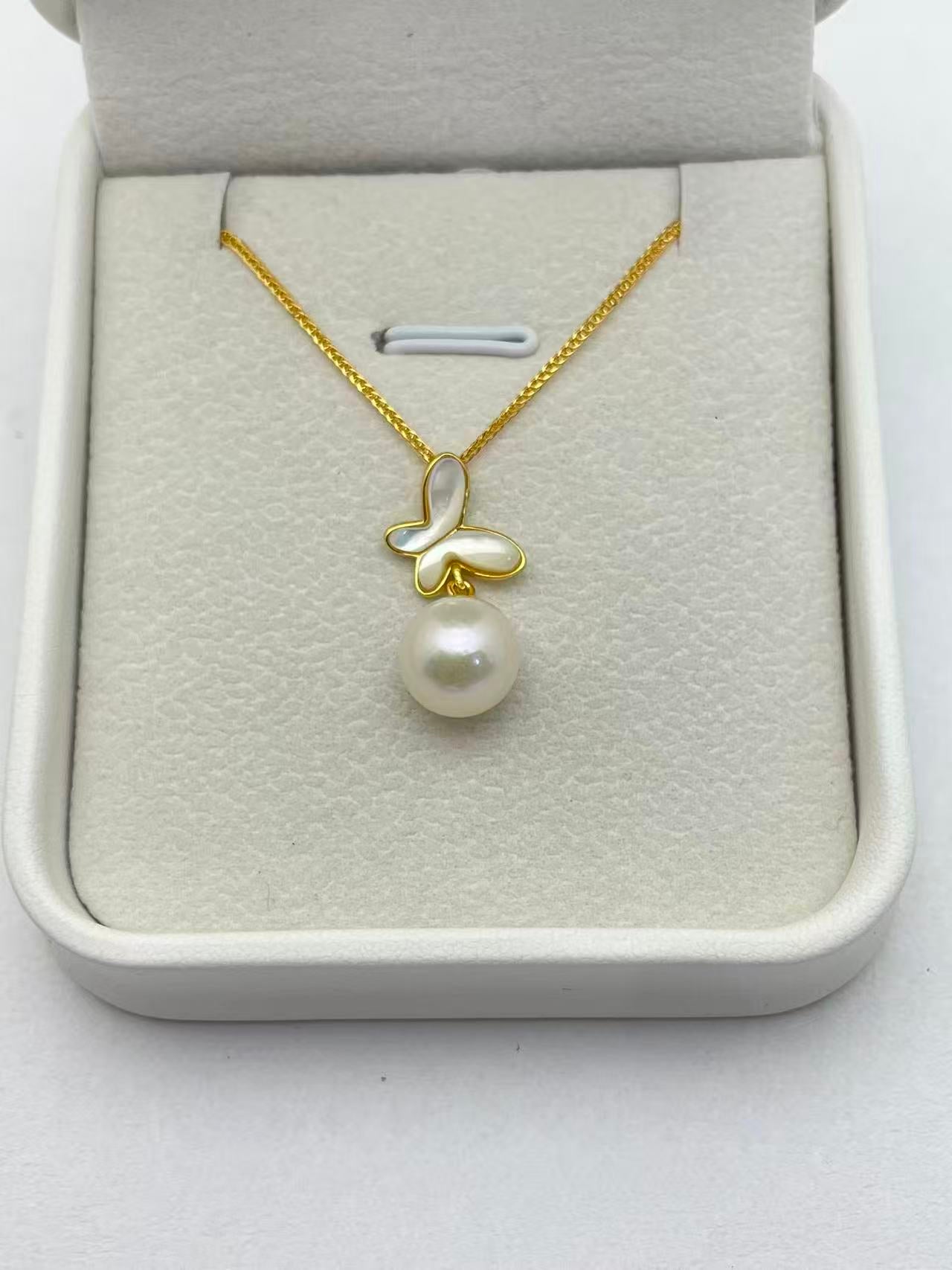 Fluttering Pearl Butterfly Pendant Necklace in 925 Silver