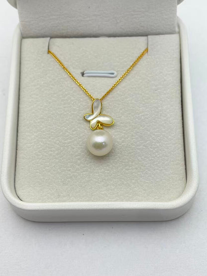 Fluttering Pearl Butterfly Pendant Necklace in 925 Silver