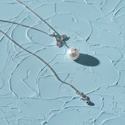 A Whale in Ocean Pearl Pendant
