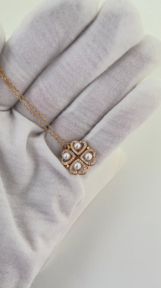 Mirror-effect Pearl Golden Clover Pearl Necklace