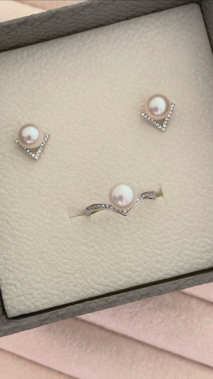 Vérité V-Shaped Pearl Stud Earrings and Ring